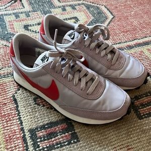 Nike Daybreak size 5.5